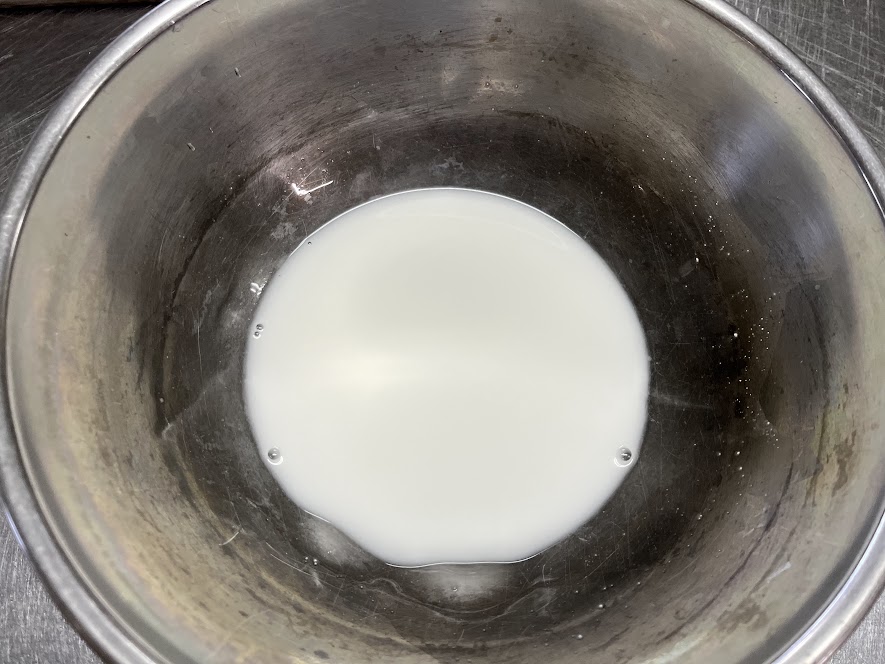 完全に水に溶け切った葛粉
