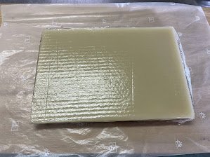 ビニールを剥がすために裏返した水無月