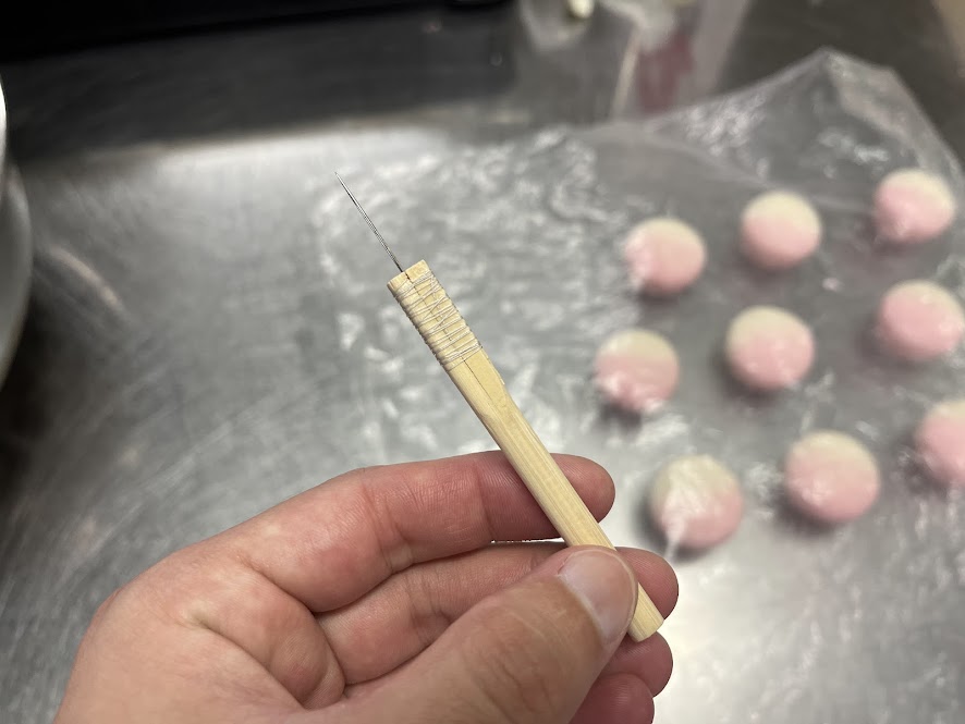 線を引くための針