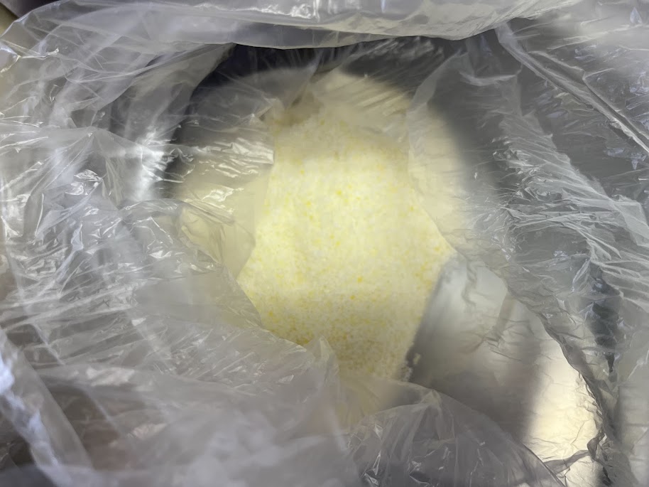 薄い黄色に着色した新引粉