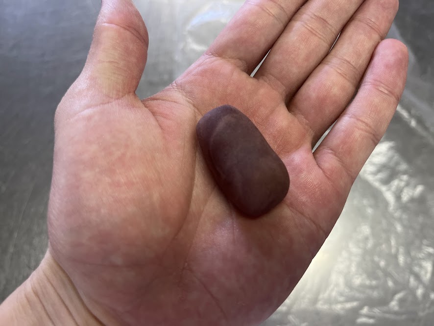 清流用中餡を俵型にする