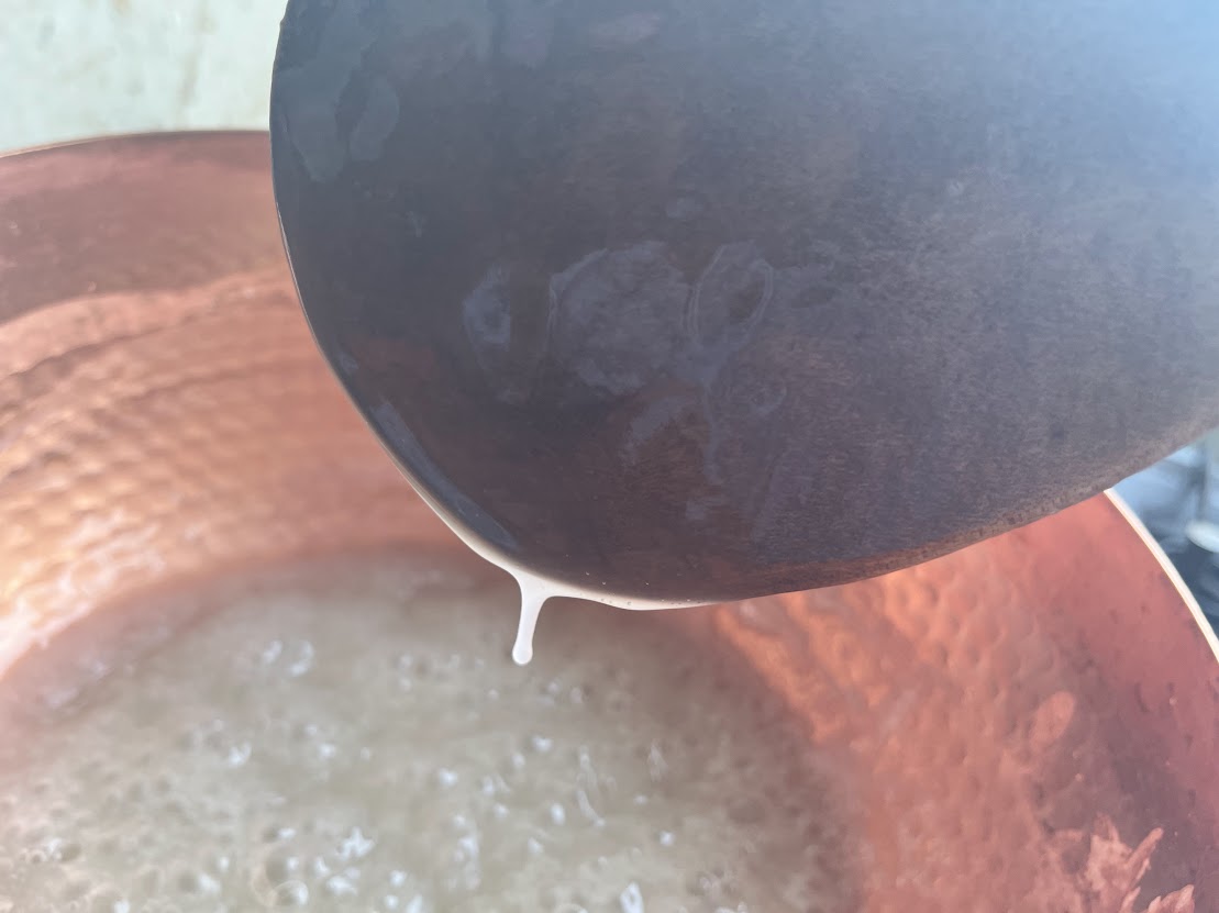 白い羊羹を練る
