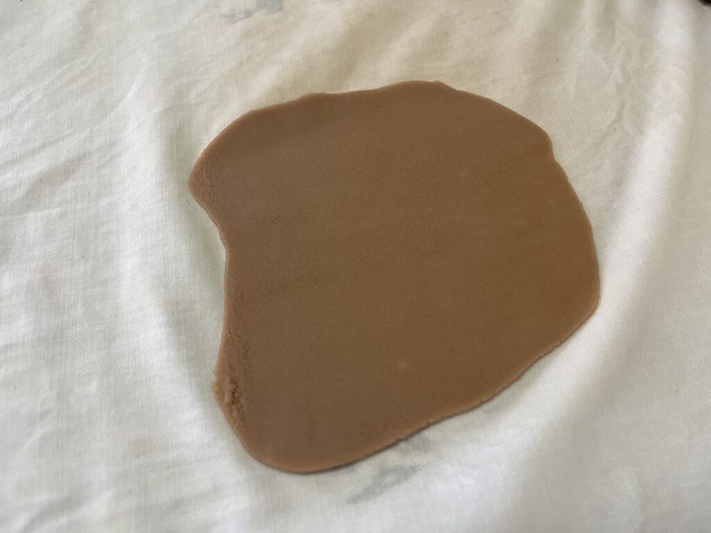 柿のヘタの部分を伸ばす