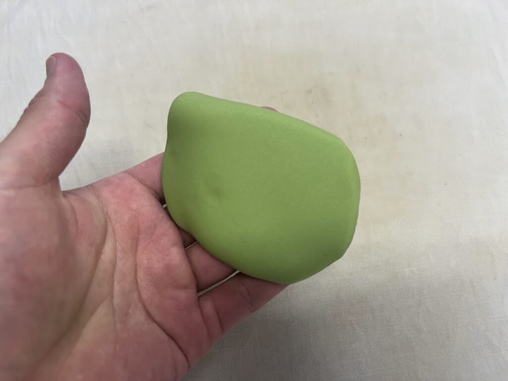 竹のこの芽用の緑の練切