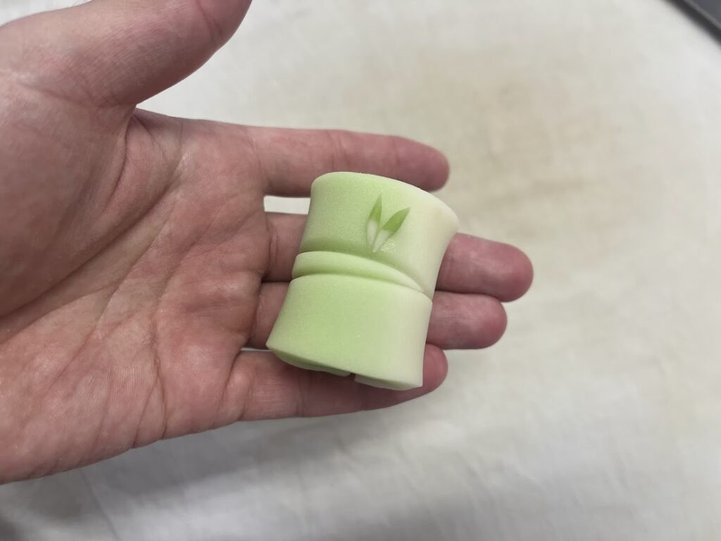 竹のこの芽を2つ配置する