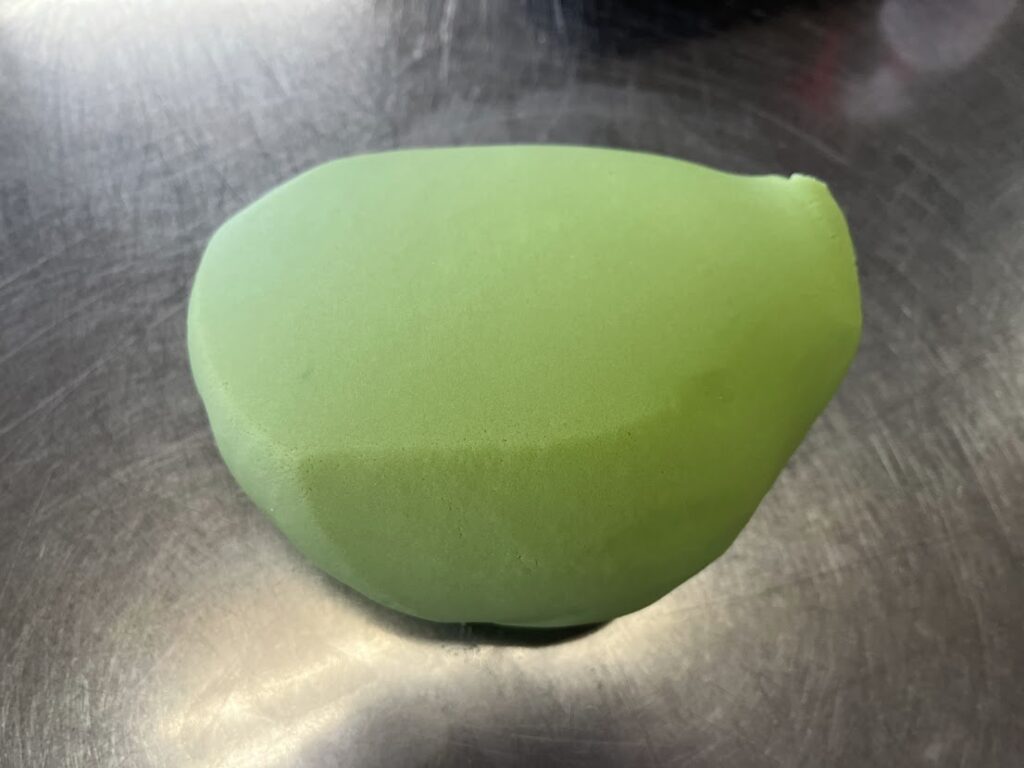 上生松の緑練切