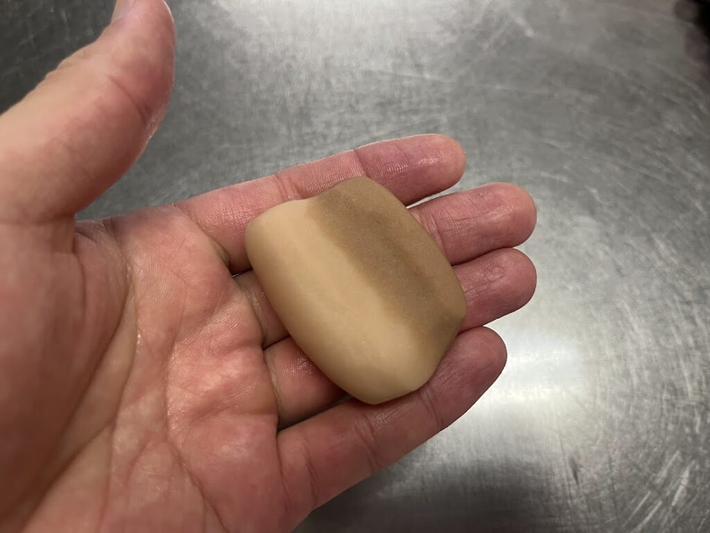 上生の午の練切をぼかす