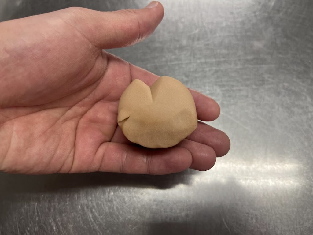 午のたてがみを指で作る