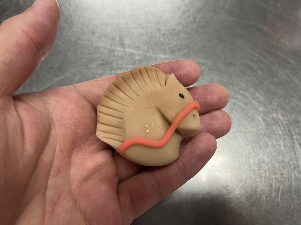 午に金箔をつける