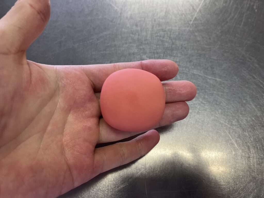 四角い形の赤鬼