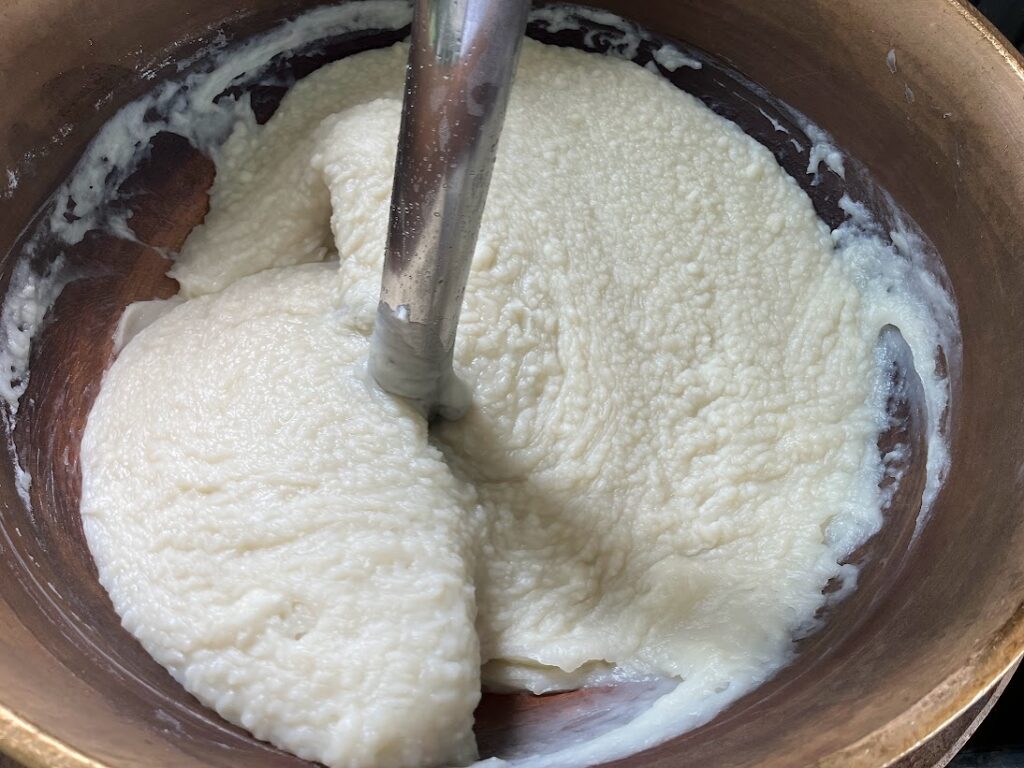 白生餡を加えて炊いていく
