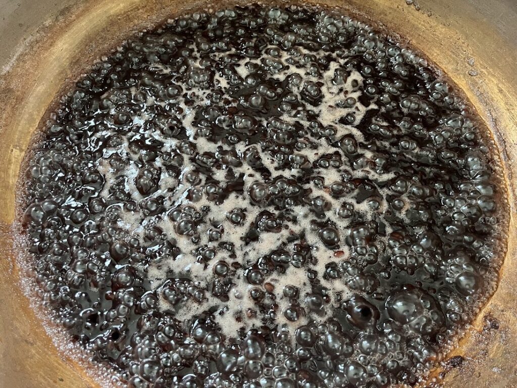 寒天を加えた状態の最中餡