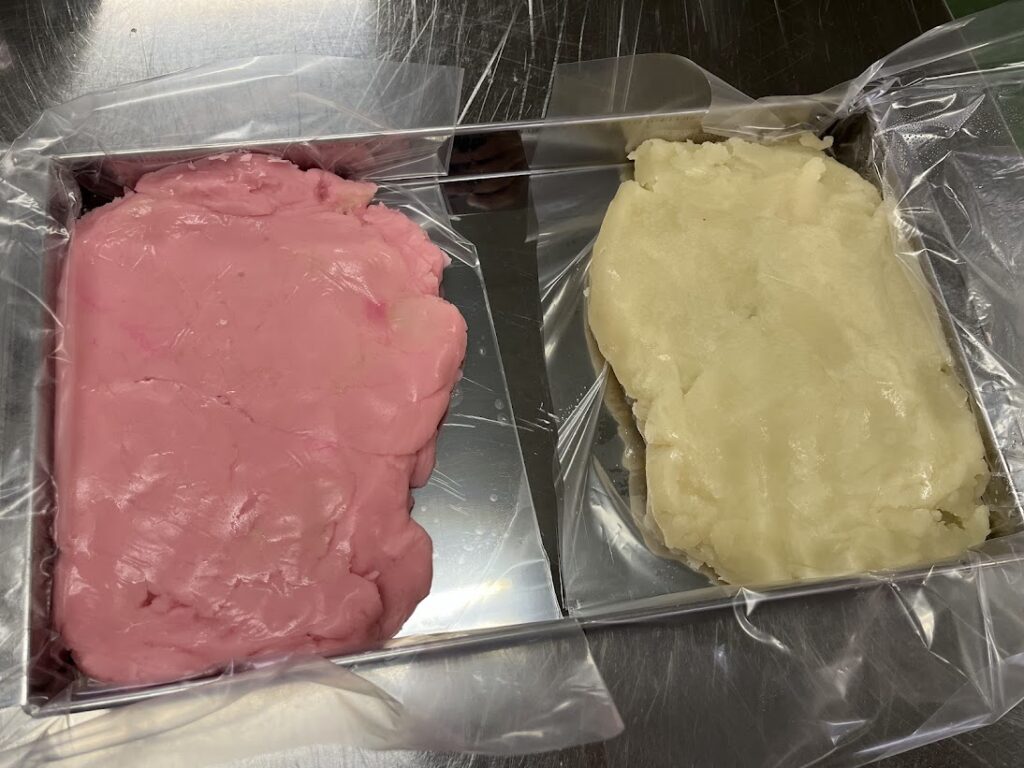 着色した此の花のきんとん餡