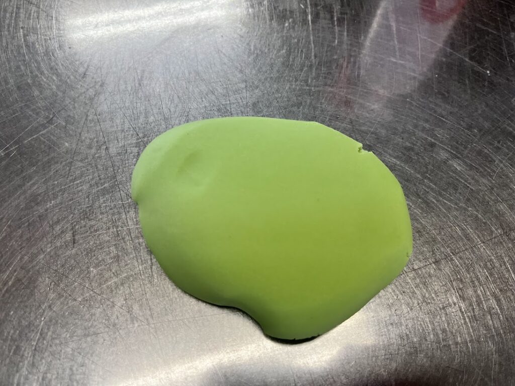 万緑の深い緑色