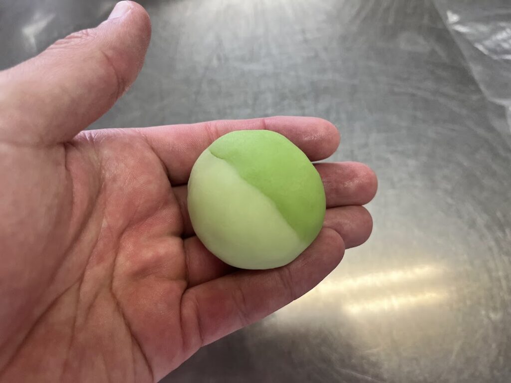 包餡した状態の万緑