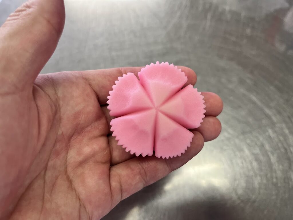 石竹の先のギザギザをつける